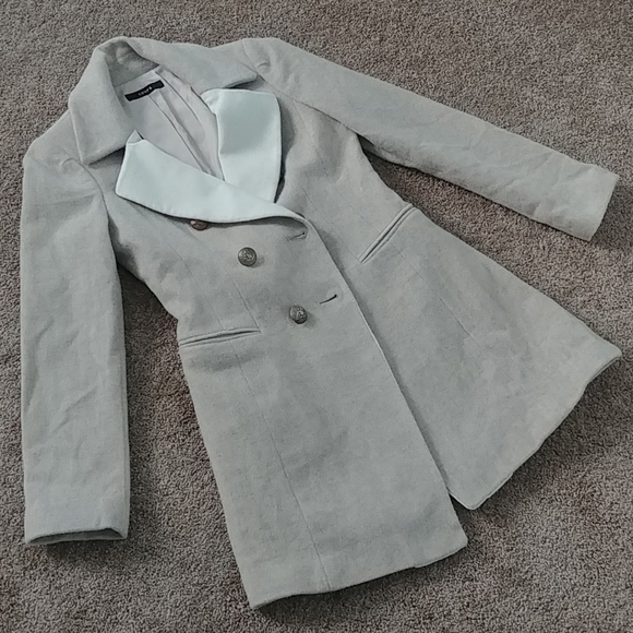 Coat💕 - Picture 1 of 3